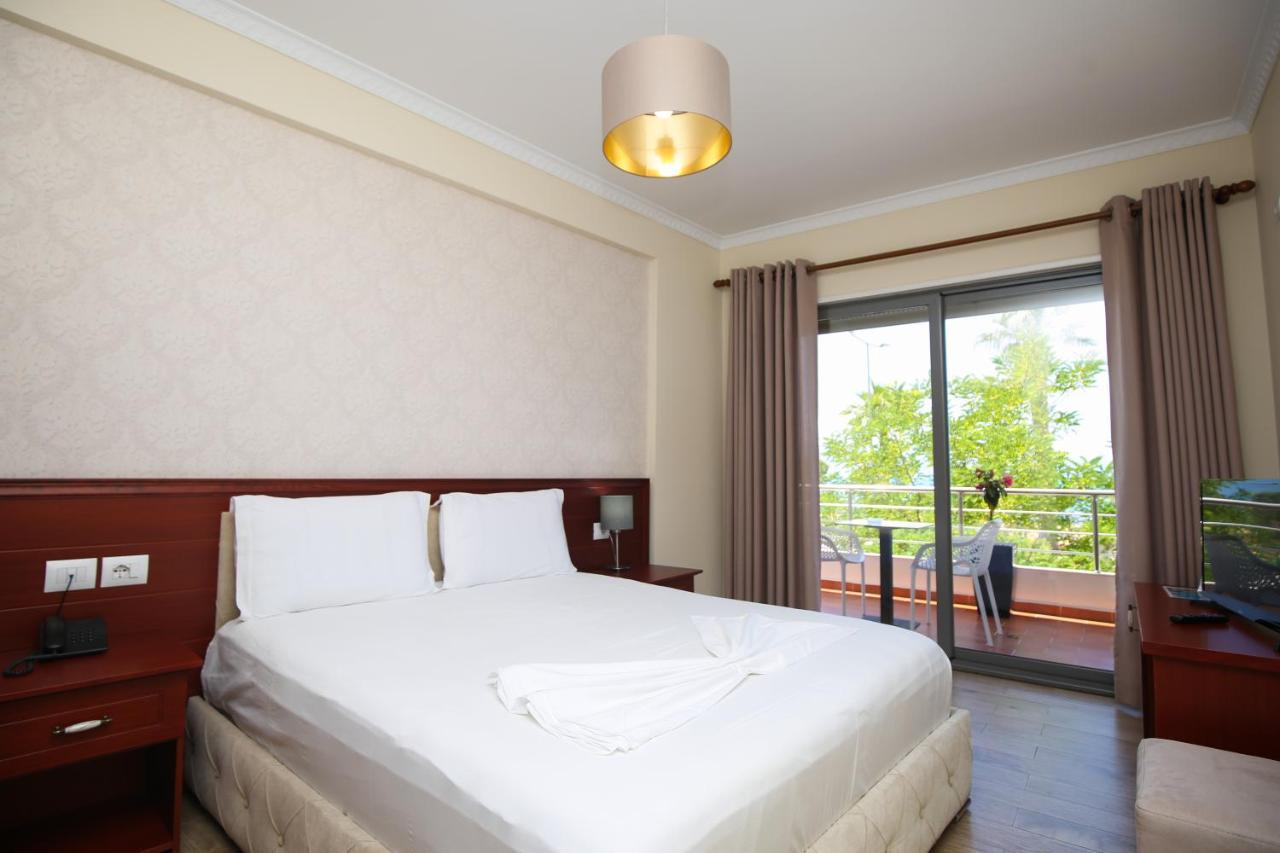 Hotel Summer Stars